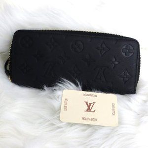 Louis Vuitton Classic Caviar Leather BLK- Zippy Wallet/Clutch- NWOT